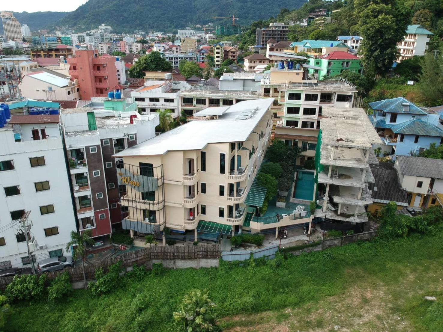 Royal Waves Hotel Patong Exterior foto